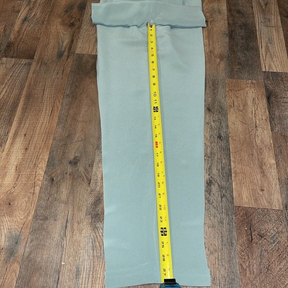 Silk Business Suit.  100% Silk!!!  Vintage.  Cuffed legs.  Pleated pant front. - Picture 9 of 14